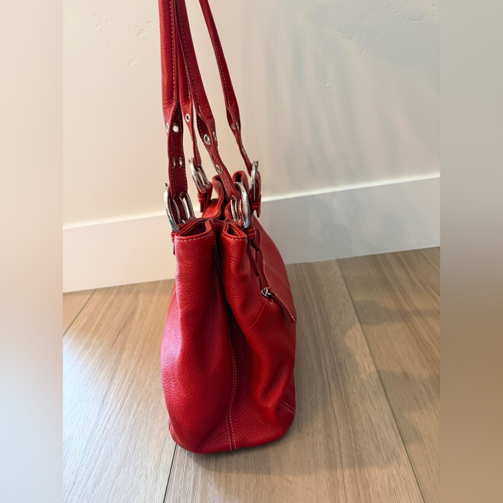 Tignanello Red Pebbled Leather Shoulder Bag - Picture 3 of 7